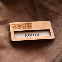 Бейджи деревянные c окном по центру BD-6535z