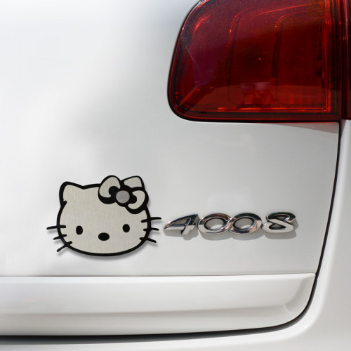 Изготовление шильдиков для авто на заказ — значок Hello Kitty