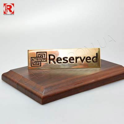 Таблички Reserved на стол из латуни  (фото в разделе) klass-r.com.ua